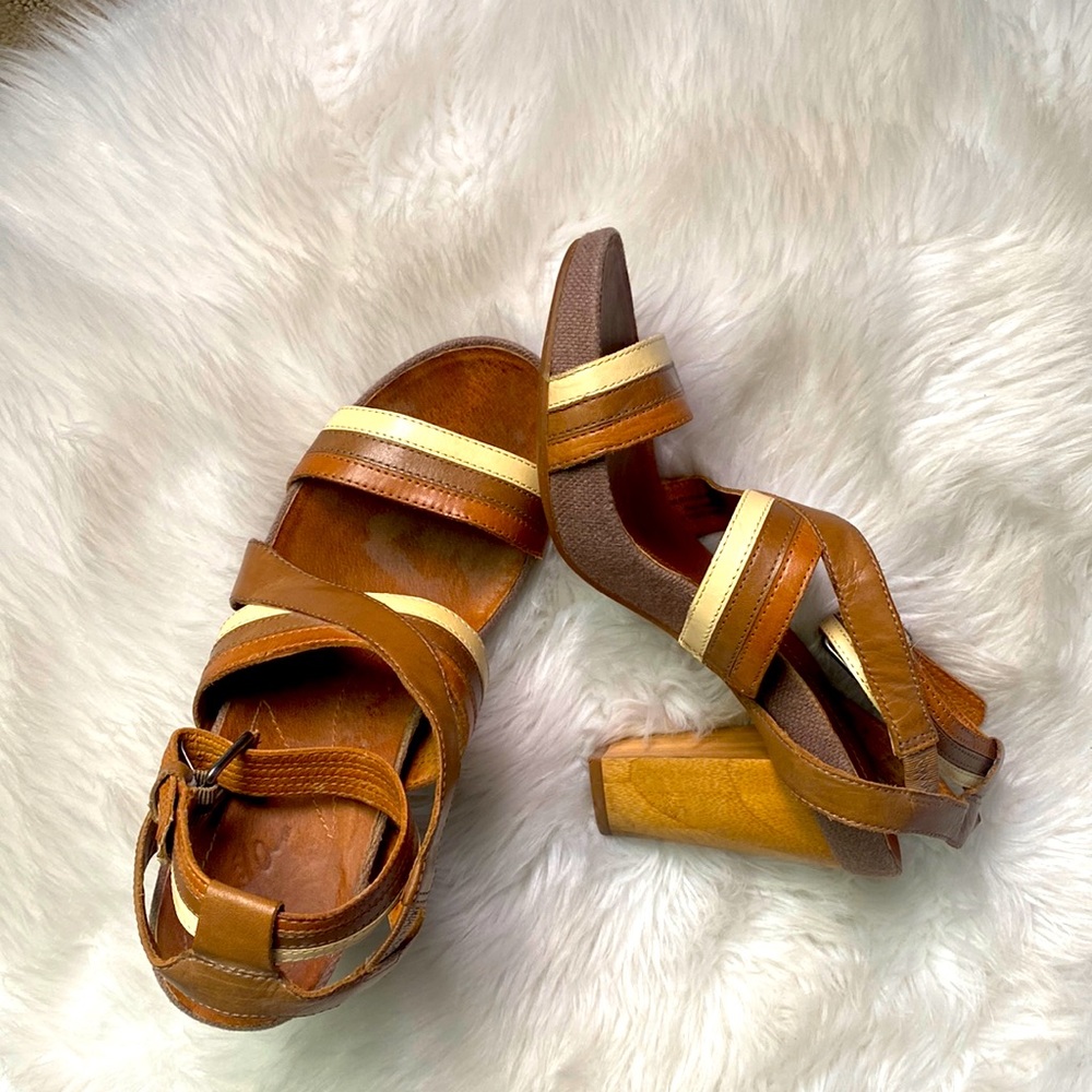 Naya tri color tan strappy wooden sandals